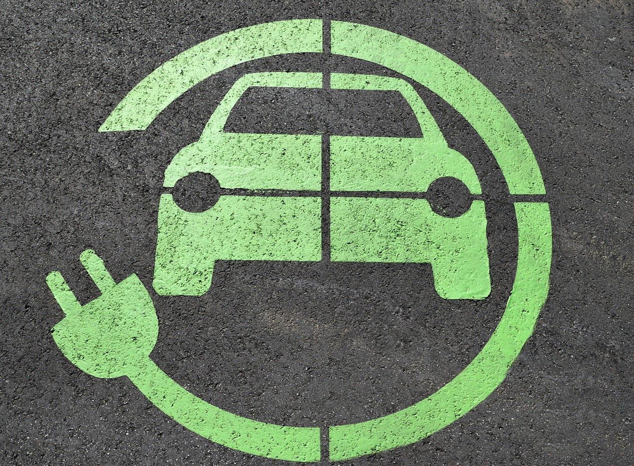 Samochody elektryczne: Czy są bezpieczniejsze?